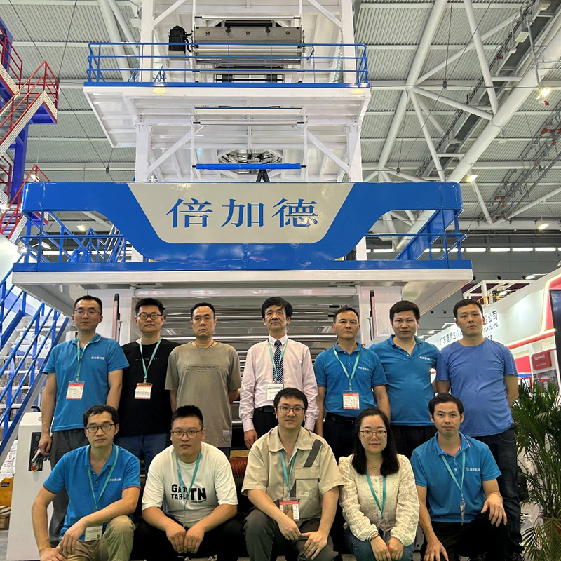 MUL-plus cocted hood Tech đánh cắp ánh đèn sân khấu tại Chinaplas 2025